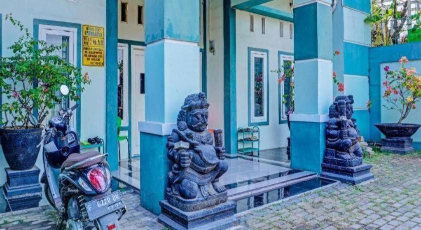 Oyo 91731 Home Stay Elis Cateliya Syariah Караванг Екстериор снимка